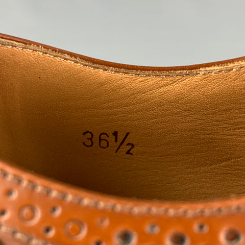 PRADA Talla 6.5 Zapatos con punta de ala perforada de cuero color canela