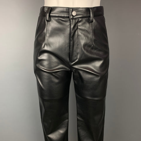 AKIRA NAKA Taille M Pantalon décontracté plissé ajusté en simili cuir noir