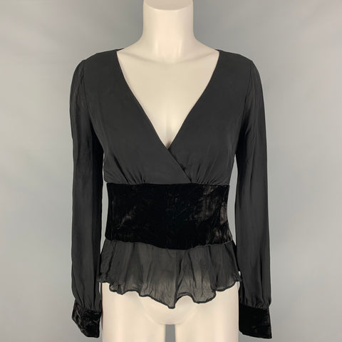 CINQ a' SEPT Blusa negra con cuello en V de rayón y seda talla XS