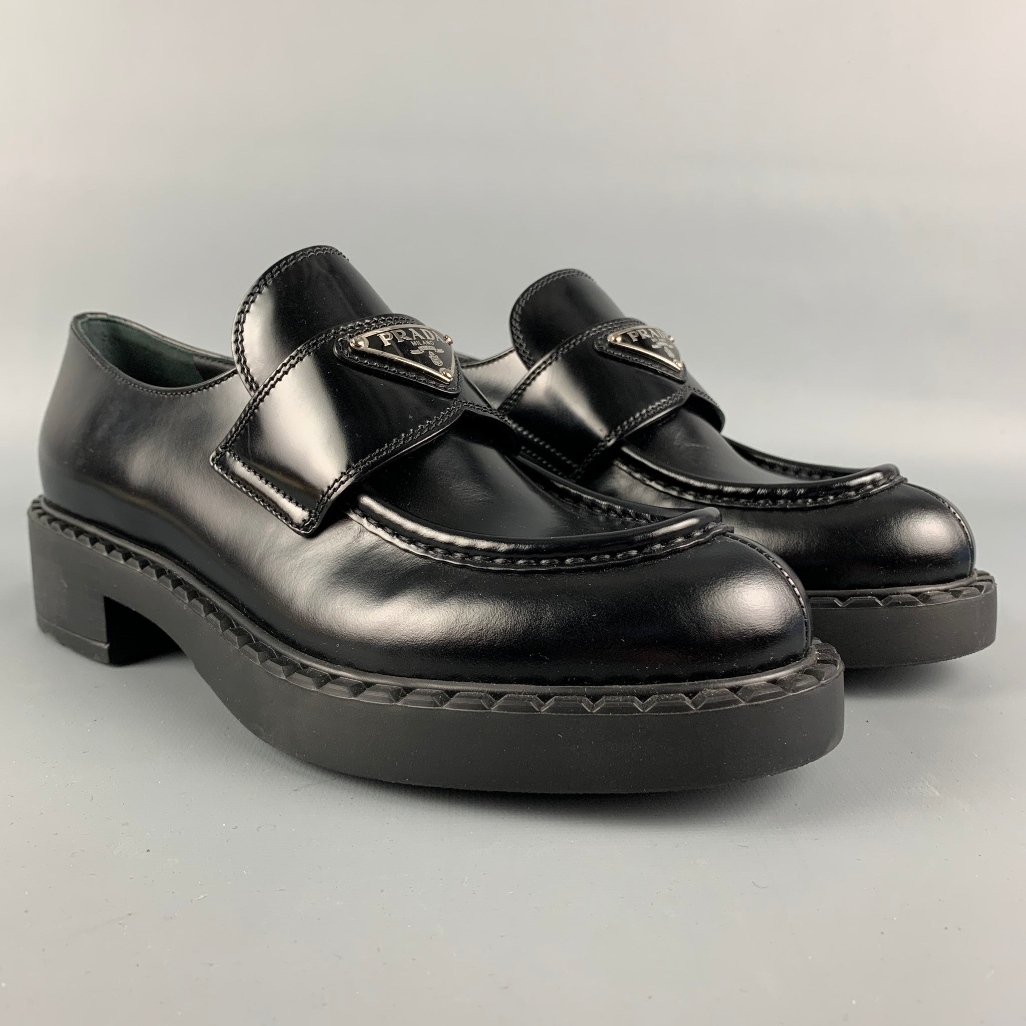 PRADA Size 7.5 Black Leather Triangle Logo Loafers – Sui
