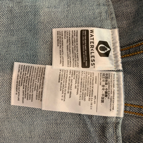 LEVI STRAUSS Vintage Fit Size L Blue Denim Virgil Trucker Jacket