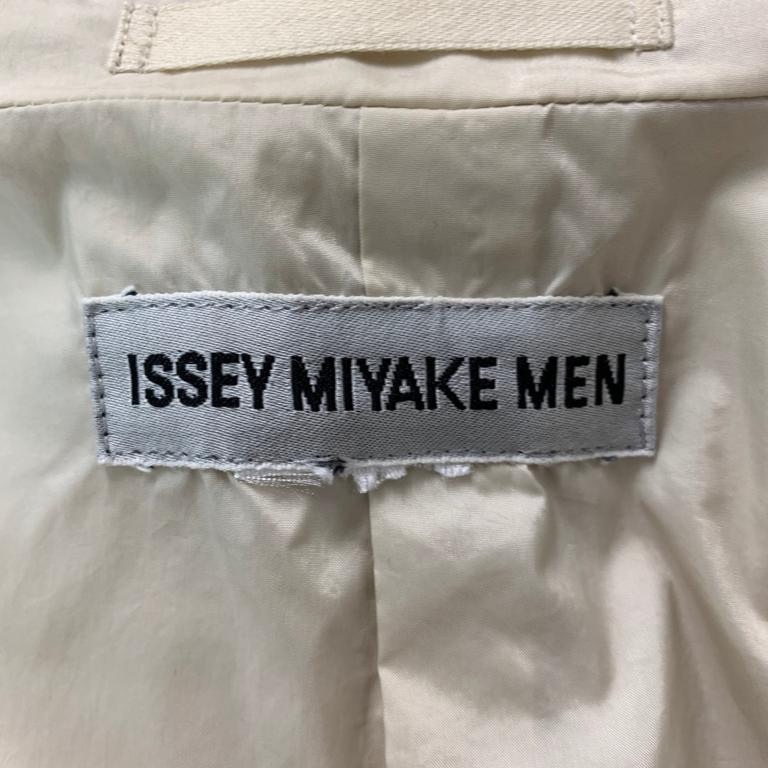 ISSEY MIYAKE Size 40 Beige Solid Nylon Notch Lapel Jacket