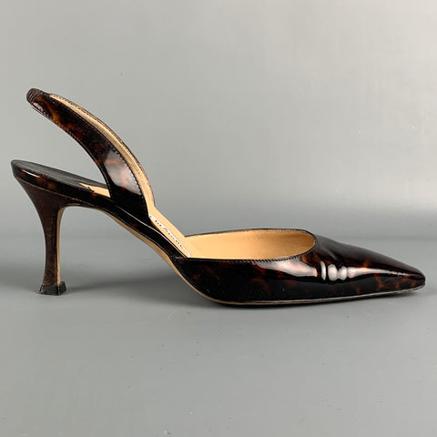 MANOLO BLAHNIK Zapatos de tacón con tira trasera en charol de carey Talla 7.5