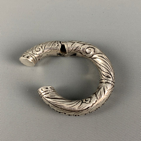 Rare GUCCI Silver Tone Anger Forest Engraved Single Ear Cuff Earrings