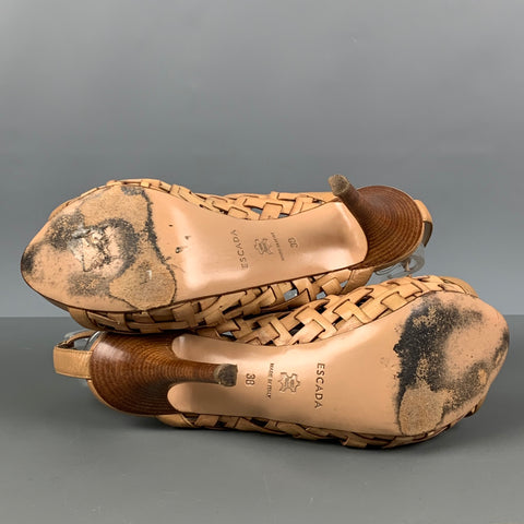 ESCADA Taille 8 Sandales à bride de cheville tissée en cuir beige