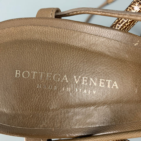 BOTTEGA VENETA Talla 8.5 Sandalias de cuña de charol tejido marrón oliva