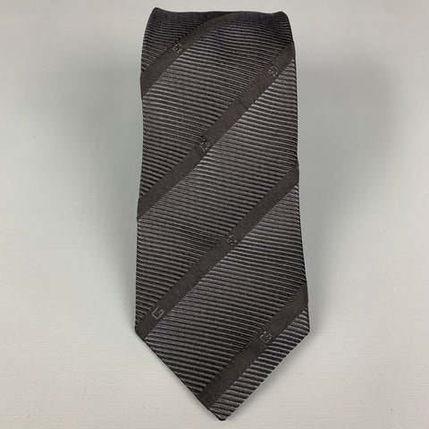 Corbata de seda con rayas diagonales negras sobre negro de GUCCI