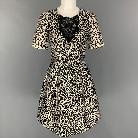 YIGAL AZROUEL Talla 10 Vestido de manga corta geométrico de poliéster blanco y negro