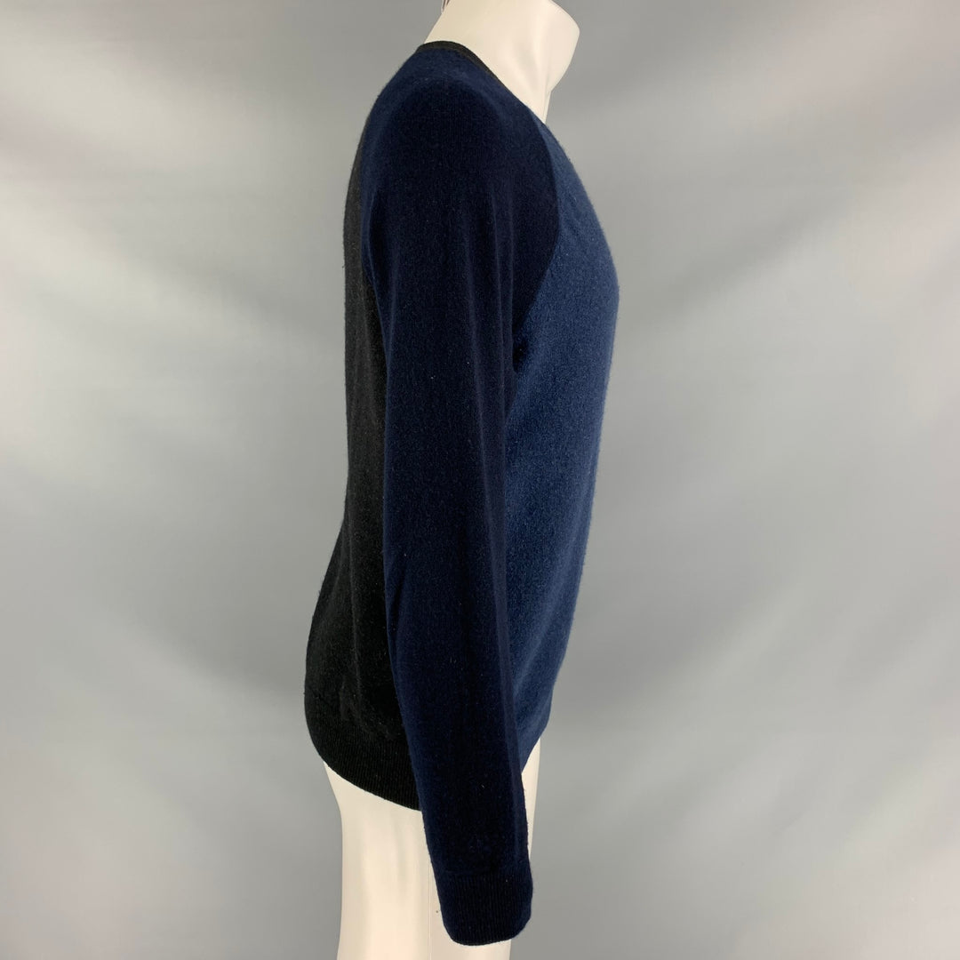 VINCE Size M Navy &  Charcoal Color Block Cashmere V-Neck Sweater