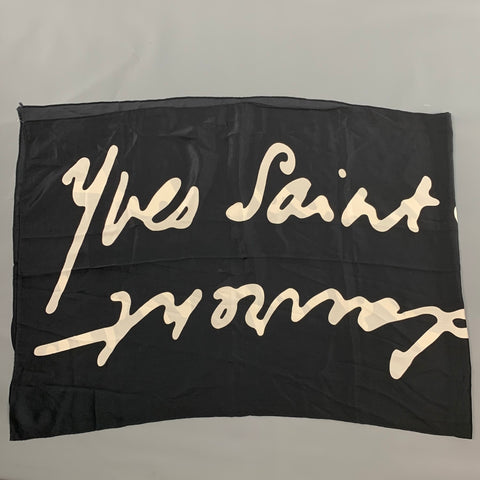 YVES SAINT LAURENT Bufanda con logotipo blanco y negro