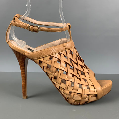 ESCADA Sandalias con tira al tobillo tejida en cuero beige talla 8
