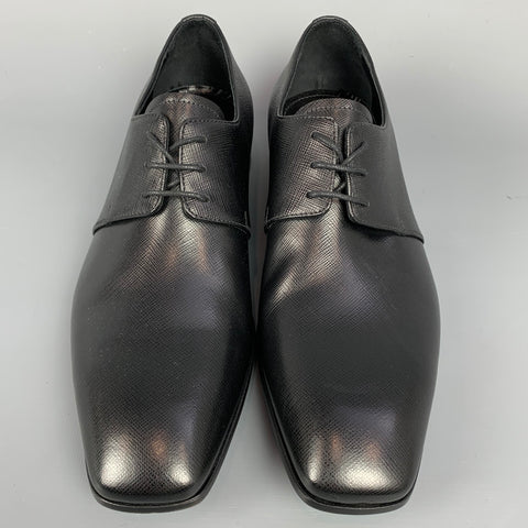 PRADA Talla 7 Zapatos con cordones de cuero texturizado negro