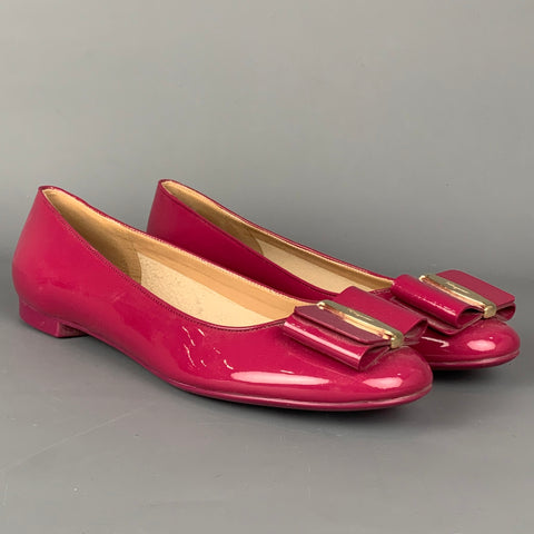 SALVATORE FERRAGAMO Zapatos planos con lazo de charol frambuesa Talla 8