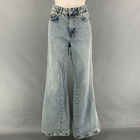 KSUBI Talla 26 Vaqueros Jinx Kicker con parte inferior acampanada y puntada en contraste de algodón azul claro