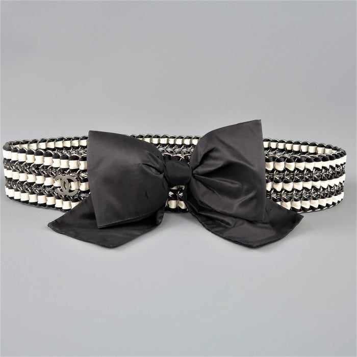CHANEL Otoño 2006 Cinturón con lazo de cadena y cinta de seda tejida en negro y crema