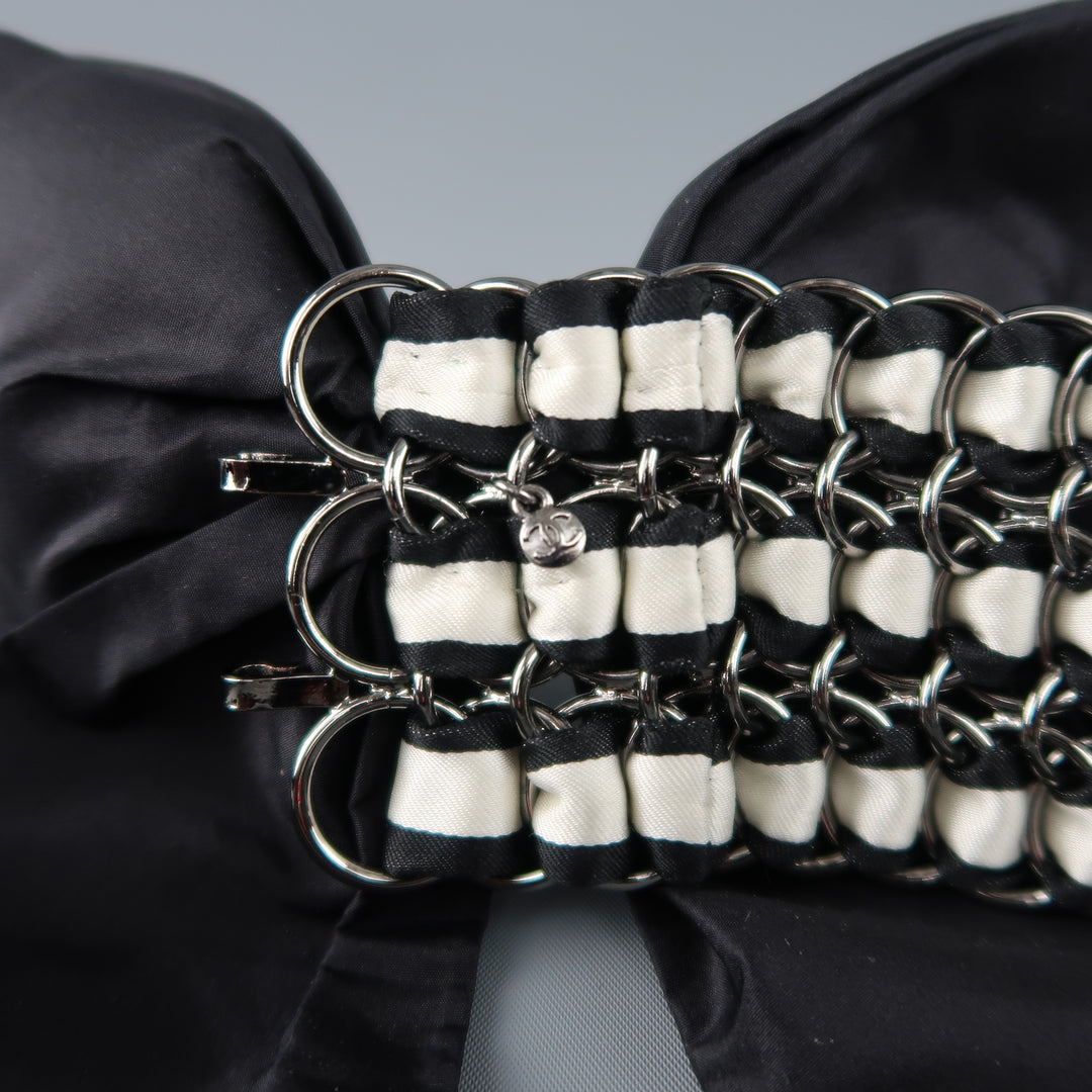 CHANEL Autumn 2006 Black & Cream Woven Silk Ribbon & Chain Bow Belt – Sui  Generis Designer Consignment