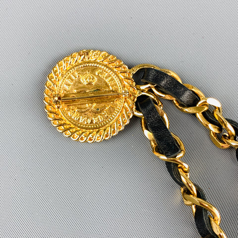 CHANEL Cinturón con broche Chatelaine triple con cadena de cuero y metal en tono dorado