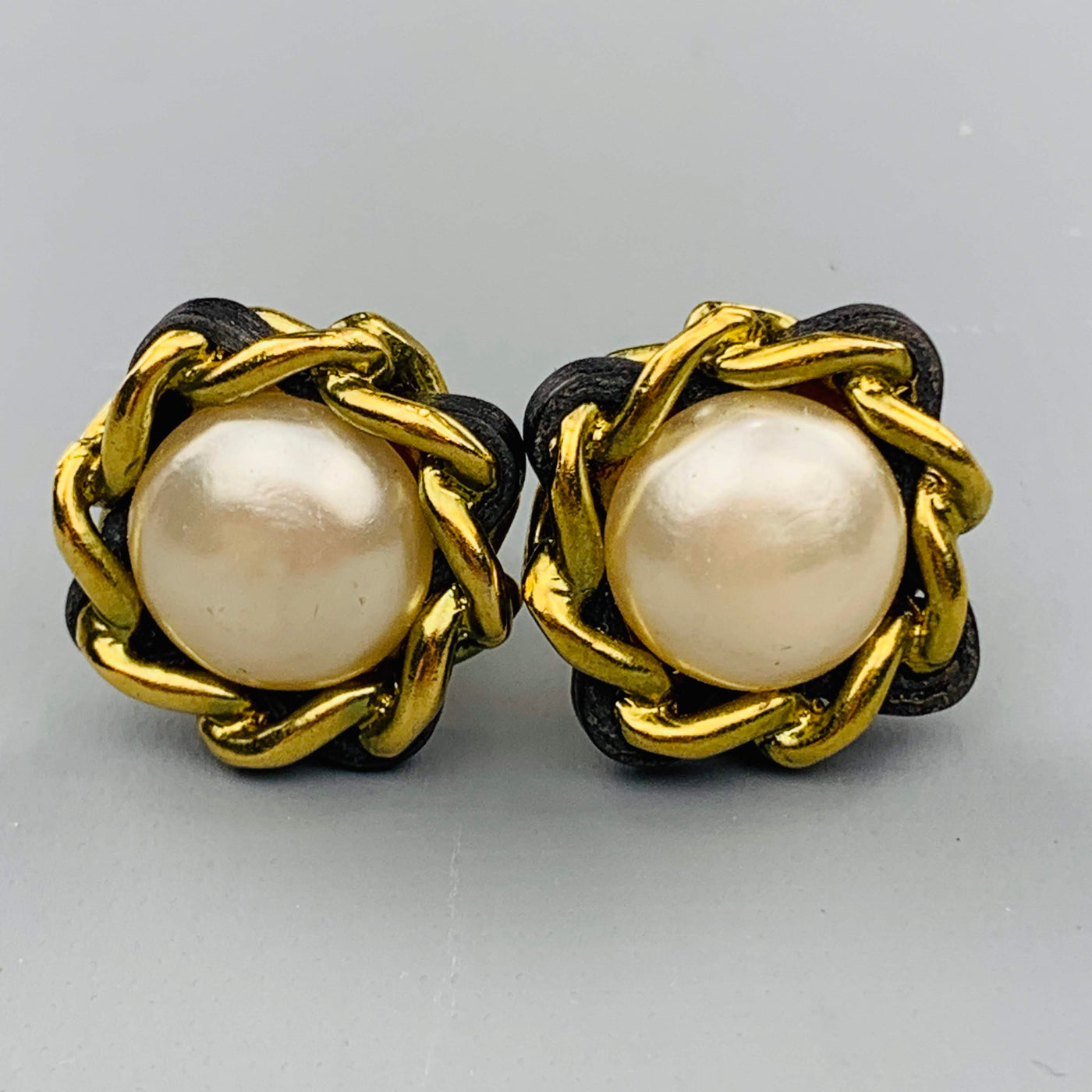 CHANEL VINTAGE 1994 Gold Tone & Black Woven Chain Faux Pearl Clip On Earrings