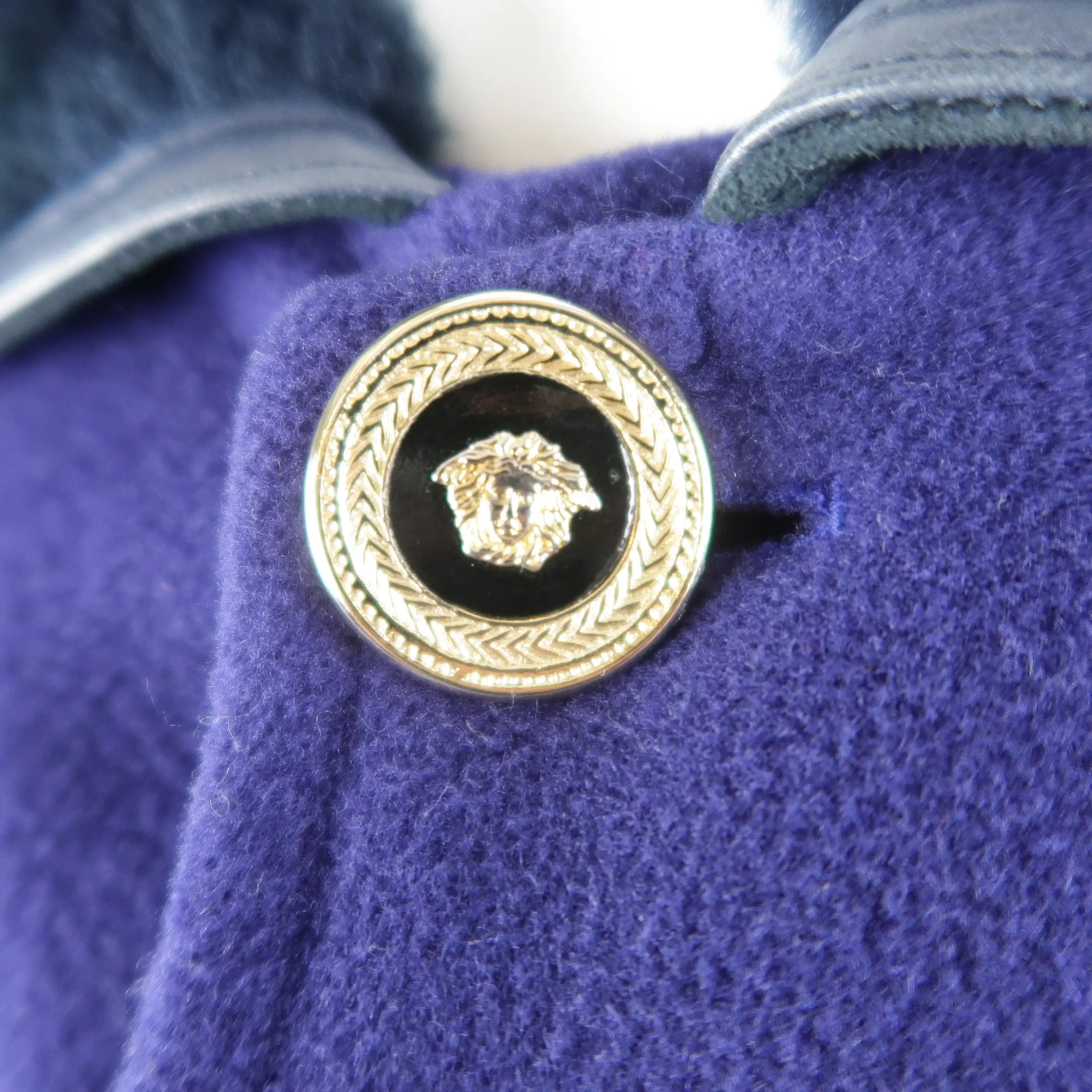 GIANNI VERSACE 36 Purple Wool Fur Collar Medusa Button Coat – Sui