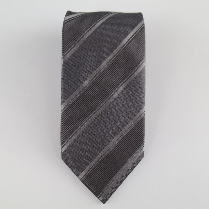 GIORGIO ARMANI Cravate en soie à rayures diagonales noir sur noir 
