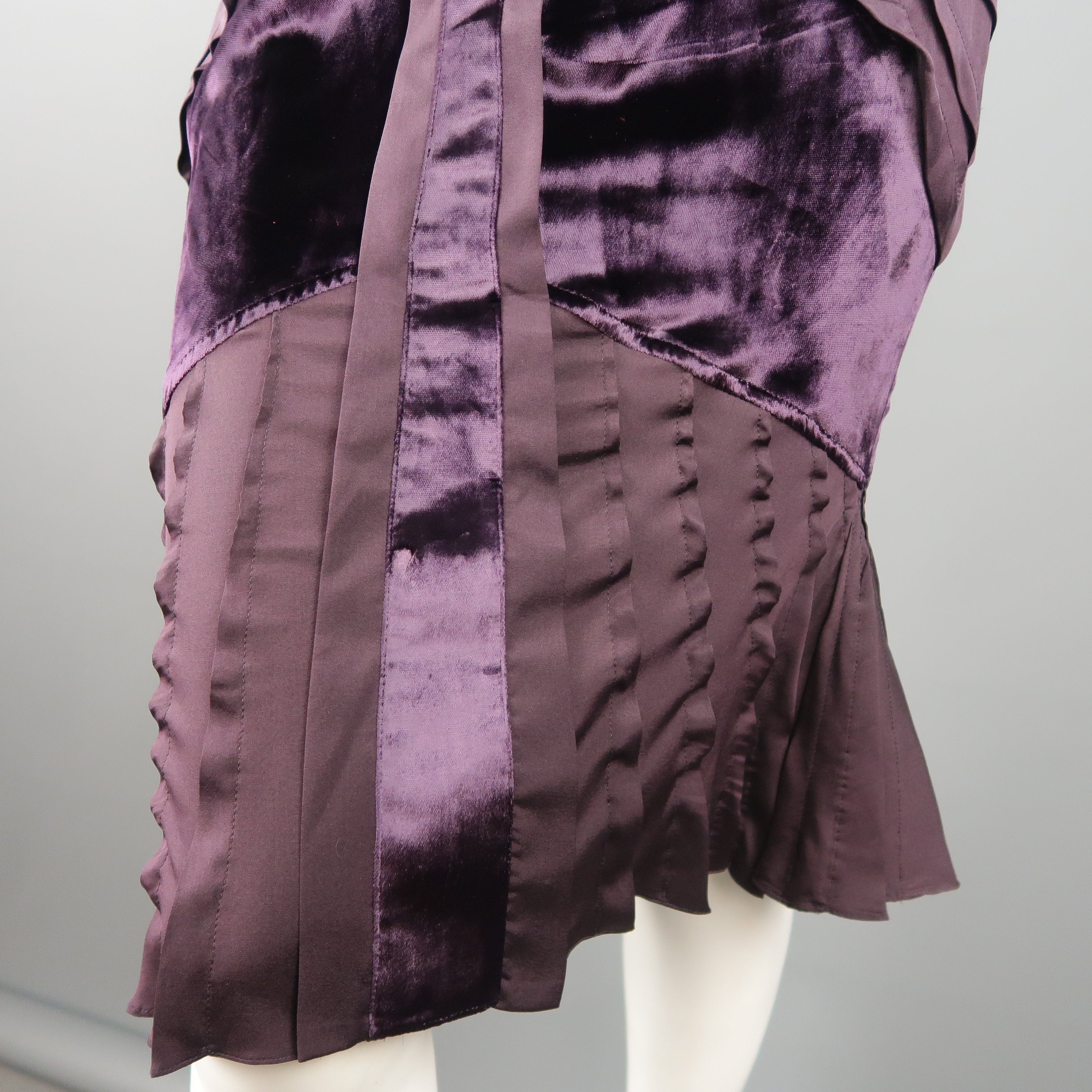 スーツ・フォーマル・ドレス GUCCI TOM FORD 2004 PURPLE VELVET DRESS GUCCI Tom Ford RARE RUNWAY Fall 2004 Purple Velvet Stretch