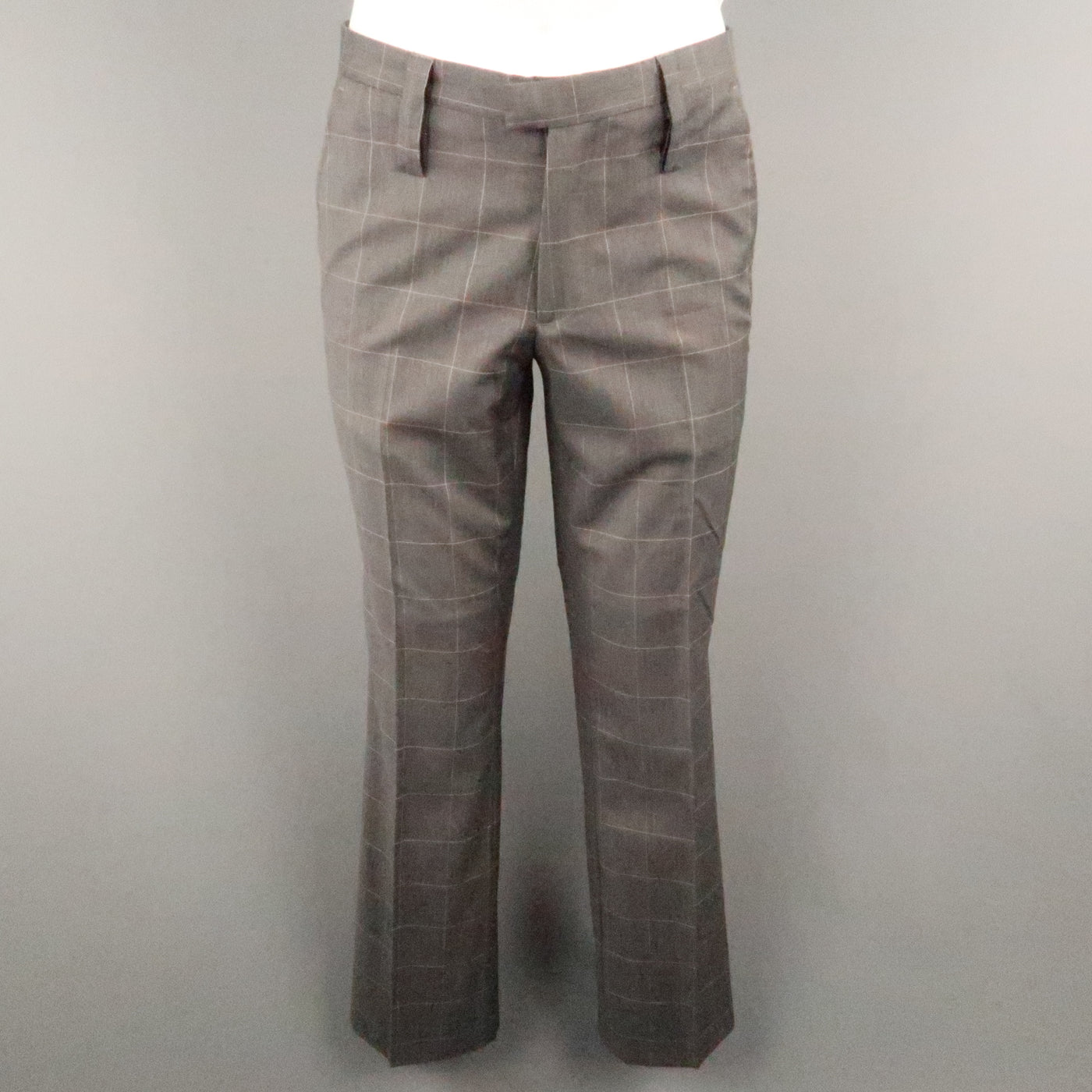 J.LINDEBERG Chest Size 40 Gray Pinstripe Polyester Blend Peak Lapel 32 32 Suit