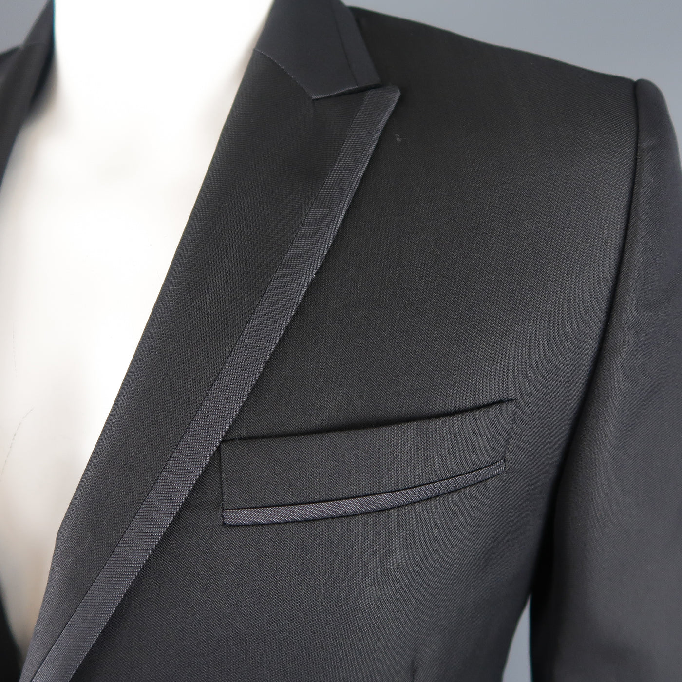JUST CAVALLI 42 Black Wool Blend Satin Piping Peak Lapel Sport Coat Jacket