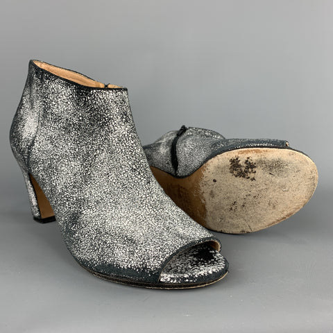 MAISON MARTIN MARGIELA Taille 7 Bottes Peep Toe en daim craquelé peint noir et blanc