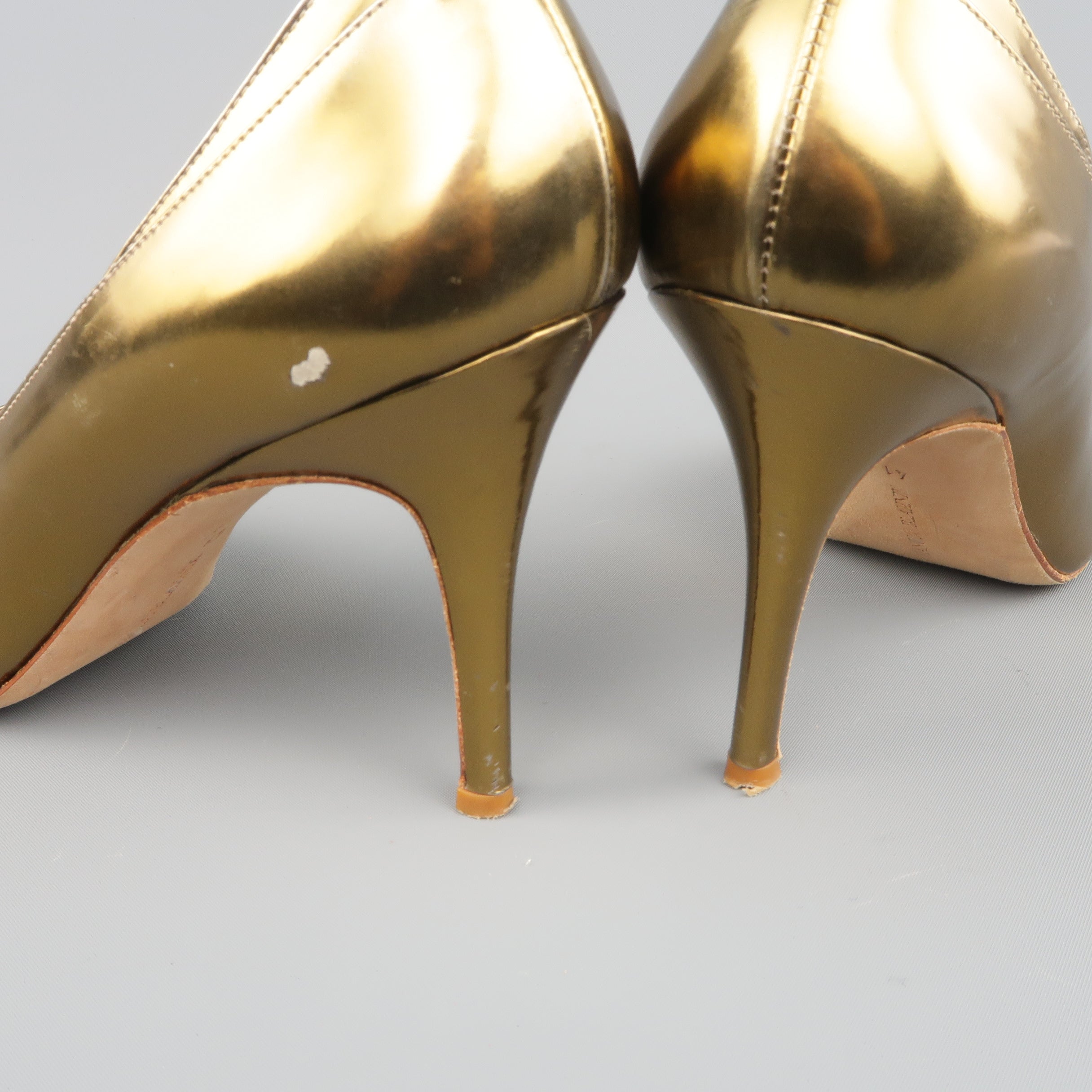 Gold pumps shop size 11