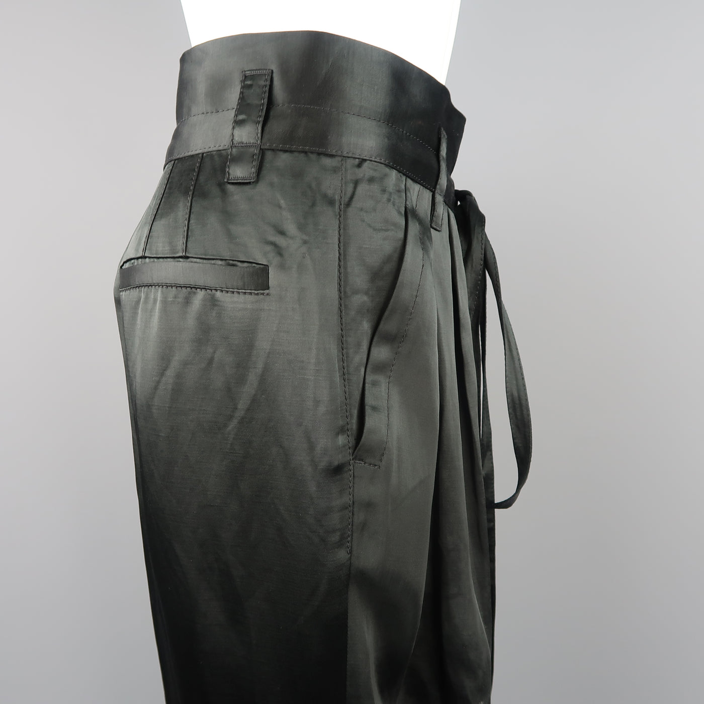 MARC JACOBS Size 4 Black Linen Blend Satin Pleated Cuffed Pants