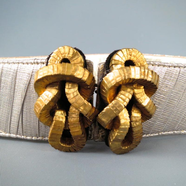 OSCAR DE LA RENTA Cinturón de cuero con hebilla de nudo dorado de tul metalizado plateado