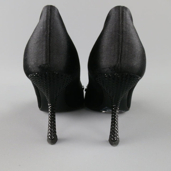 PRADA Talla 6 Zapatos de tacón con tachuelas curvadas con punta abierta y cristal morado de seda negra
