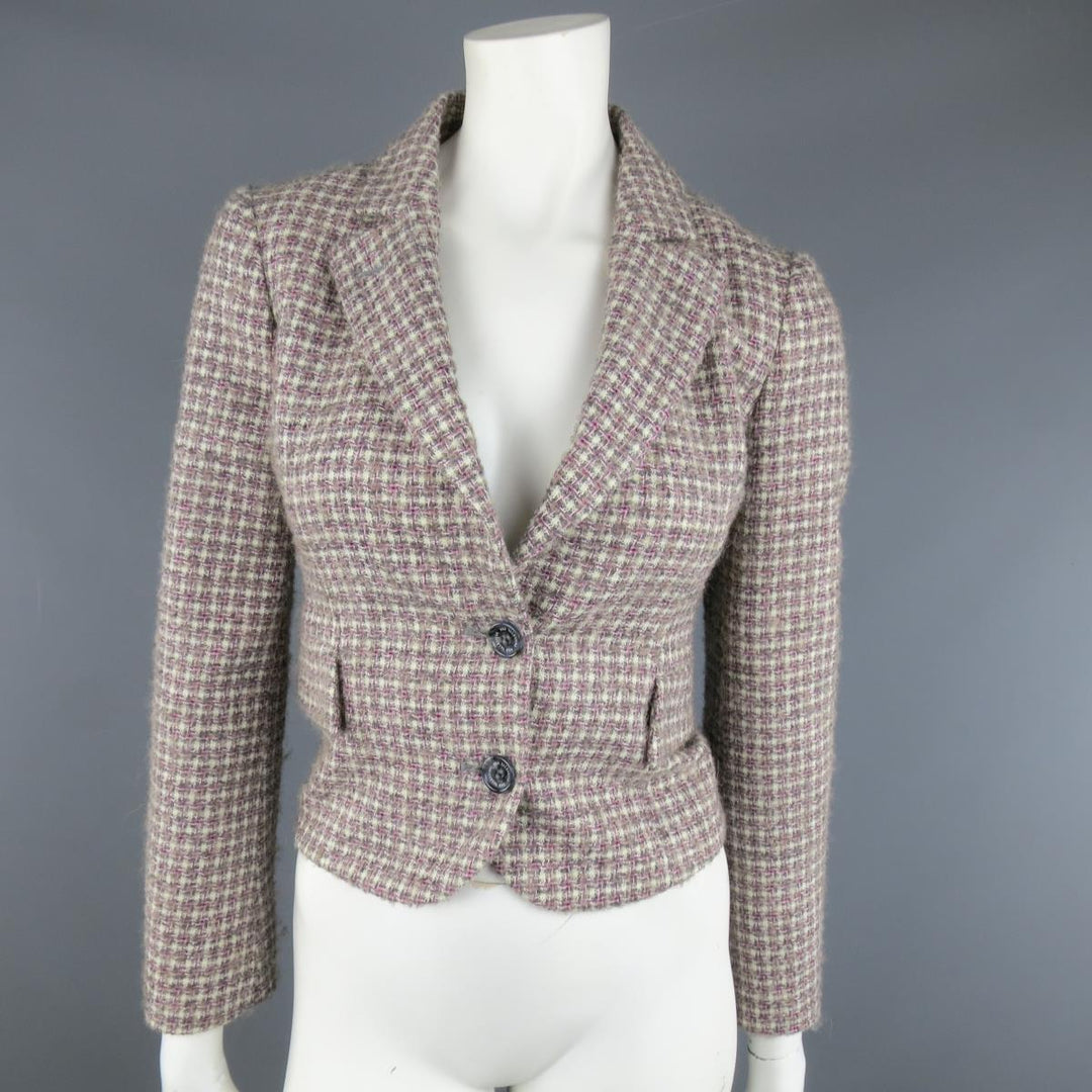 RED VALENTINO 2 Blazer corto de tweed en mezcla de lana a cuadros gris y rosa con solapa de pico 