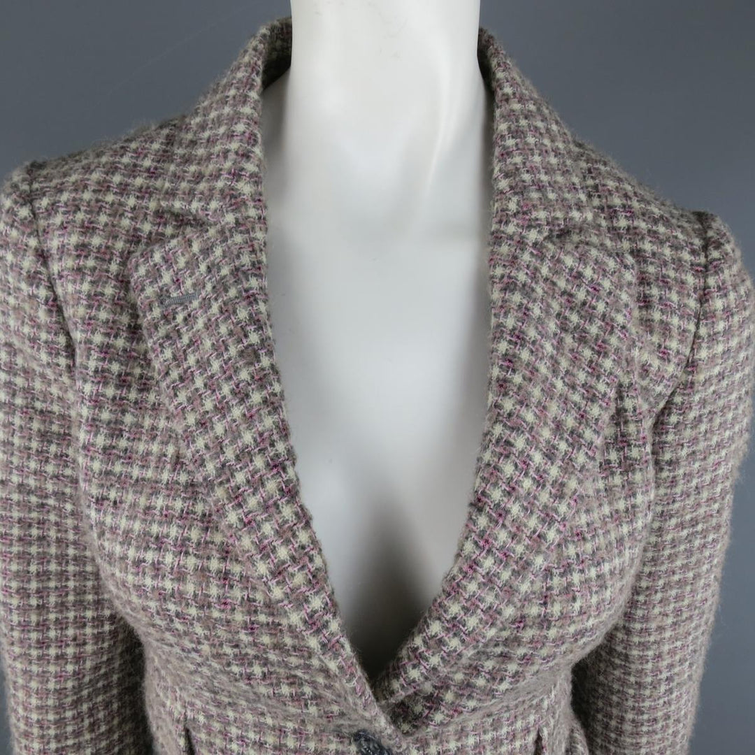 RED VALENTINO 2 Blazer court en laine mélangée à carreaux gris et rose en tweed à revers en pointe 
