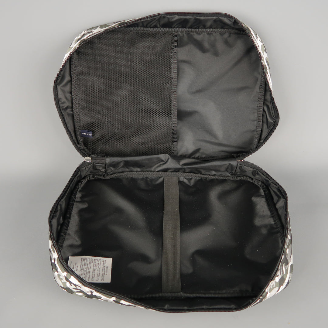 THE SUIT COMPANY Grey & Olive Nylon Toiletry Bag