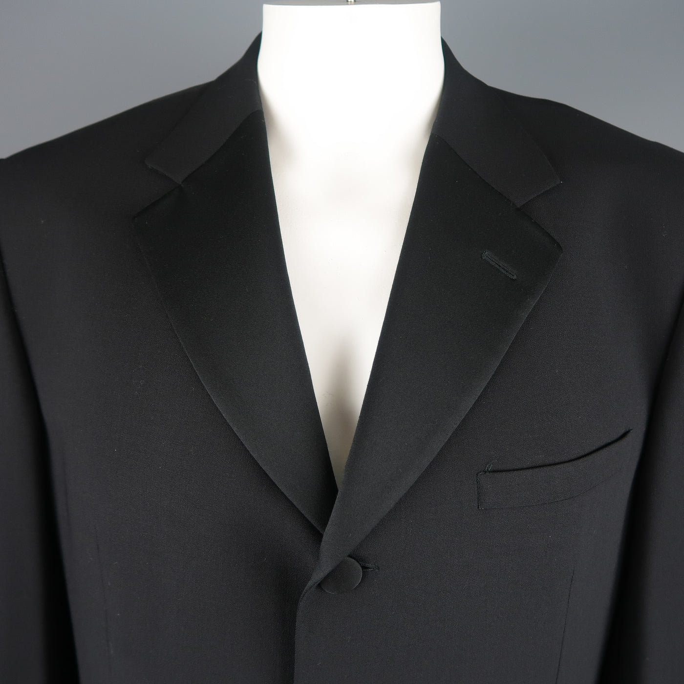 V2 by VERSACE 42 Regular Black Wool Blend Satin Lapel Tuxedo Sport Coat