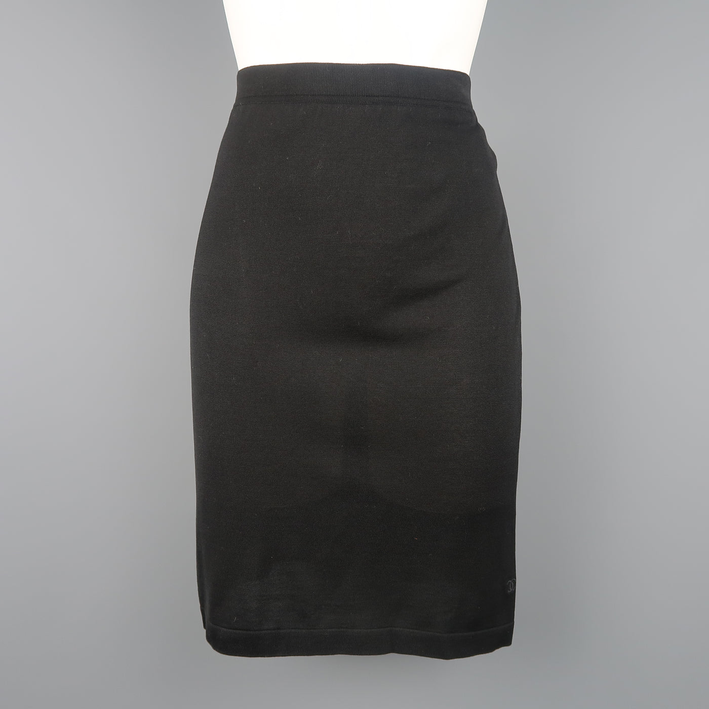 Vintage CHANEL Size 8 Black Viscose Jersey Pencil Skirt – Sui Generis  Designer Consignment