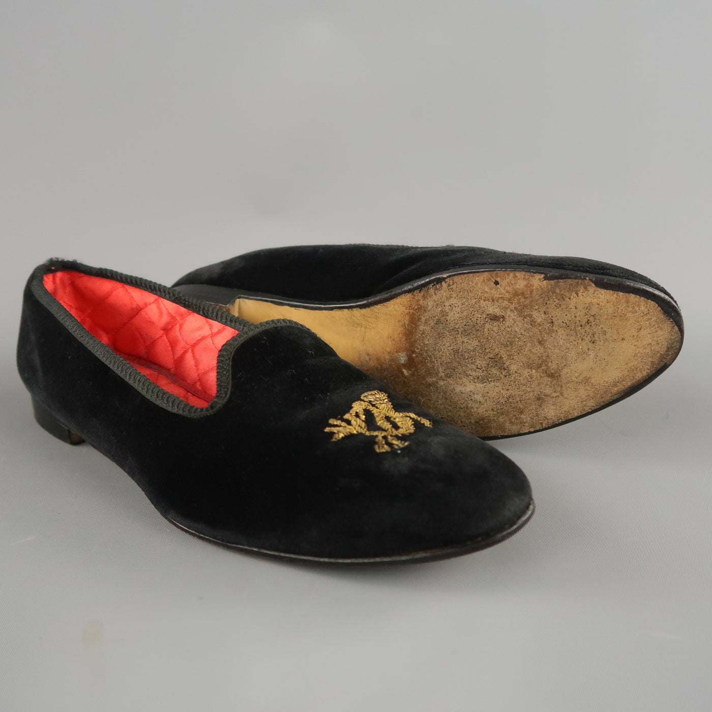 Vintage WATHNE Size 9.5 Black Velvet Gold Embroidered Horn Slippers