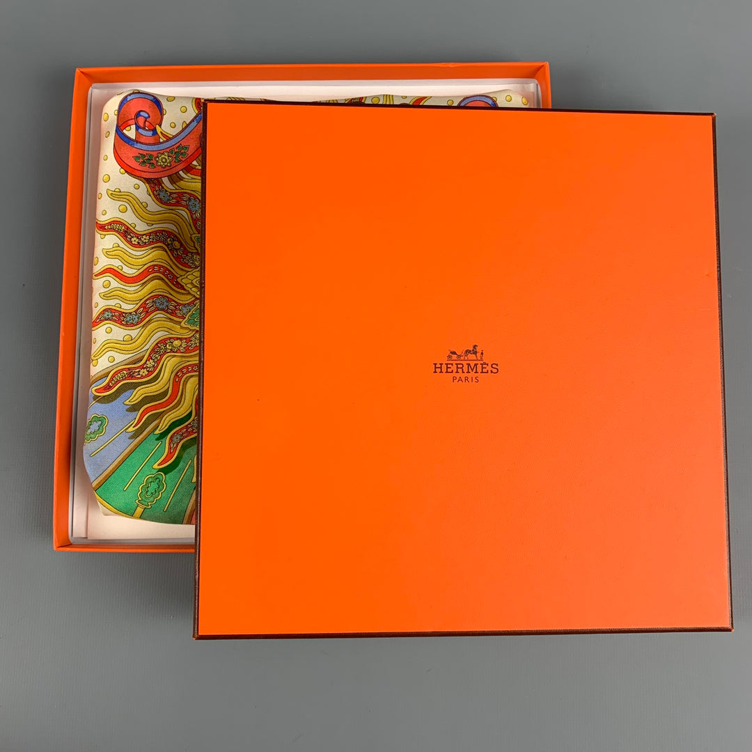 HERMES Carré de poche en sergé de soie multicolore