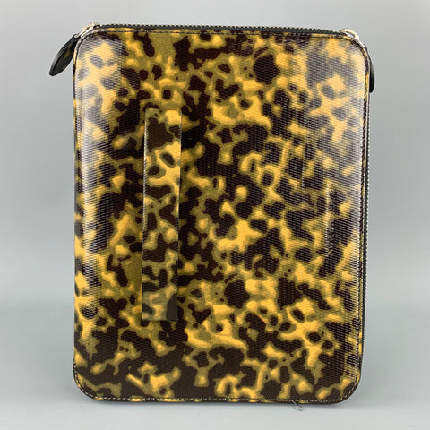 EMPORIO ARMANI Étui / pochette pour iPad en cuir verni camouflage olive