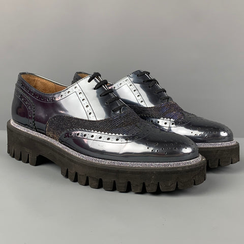 PERTINI Zapatos con punta de ala de charol perforado en oro plateado talla 7