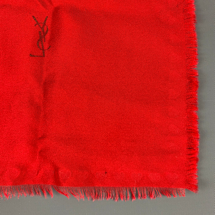Pañuelo de bolsillo con forma de corazón en oro rojo de YSL