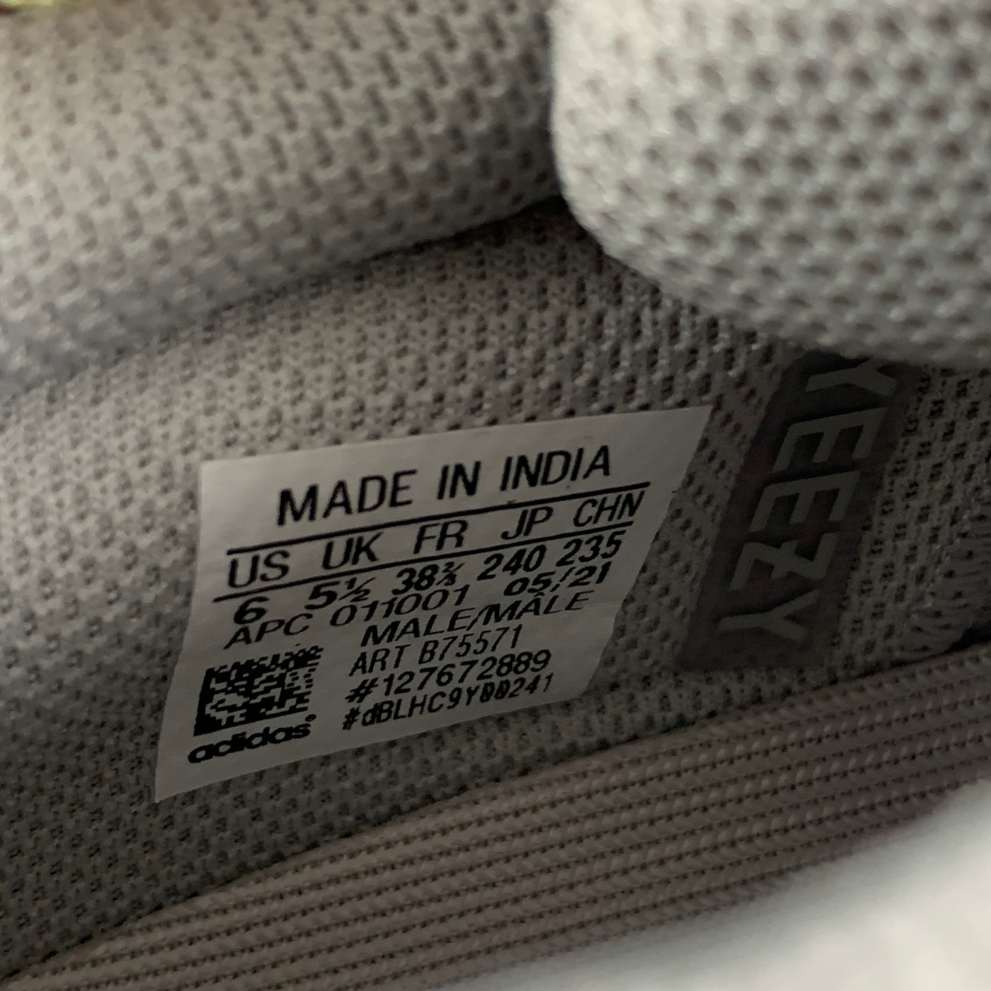 Slægtsforskning indkomst Tåget ADIDAS x YEEZY Wave Runner Boost 700 Size 6 Grey Multi-Color Mesh Snea –  Sui Generis Designer Consignment