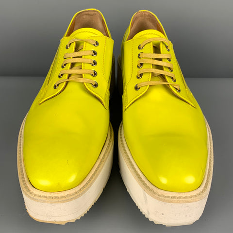 PRADA Taille 11 Chaussures à lacets en cuir jaune blanc