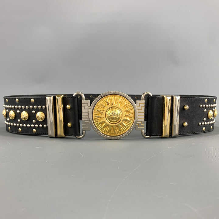 Vintage GIANNI VERSACE Tachonado Tamaño XS 80/32 Cinturón de cintura de cuero negro
