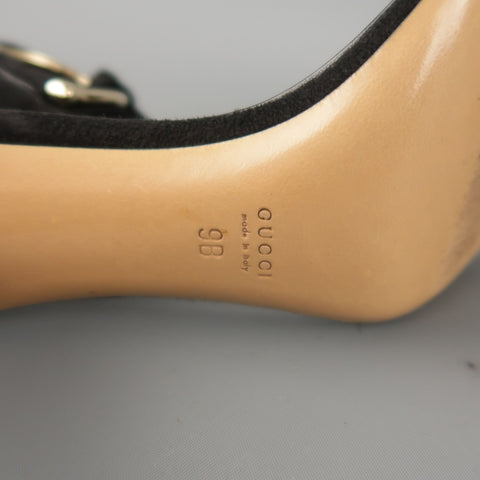 GUCCI Talla 10 Sandalias con correa en el tobillo atadas con lazos en D dorados y gruesos de ante negro