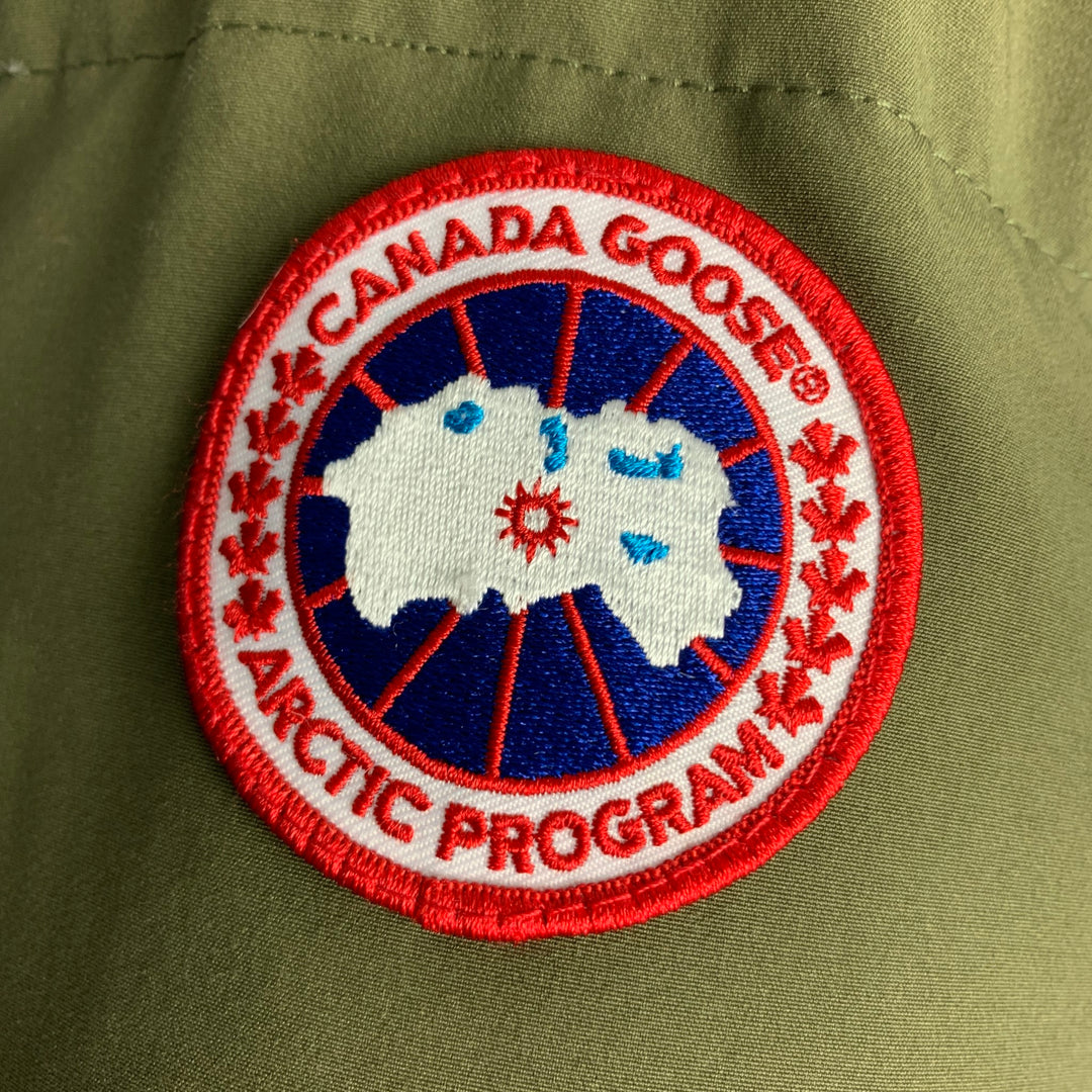 CANADA GOOSE Abrigo con capucha acolchado verde Talla XL