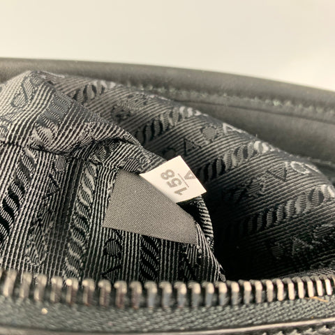 PRADA Sac bandoulière en nylon noir avec bordure en cuir