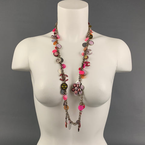 CHANEL S/S 2004 Pink & Silver Enamel Plastic Flower Disc CC Necklace