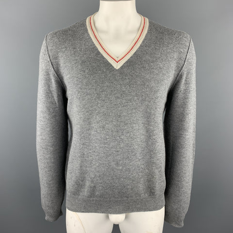PRADA Talla L Jersey de lana gris con cuello en V y ribete en beige con parche en el codo